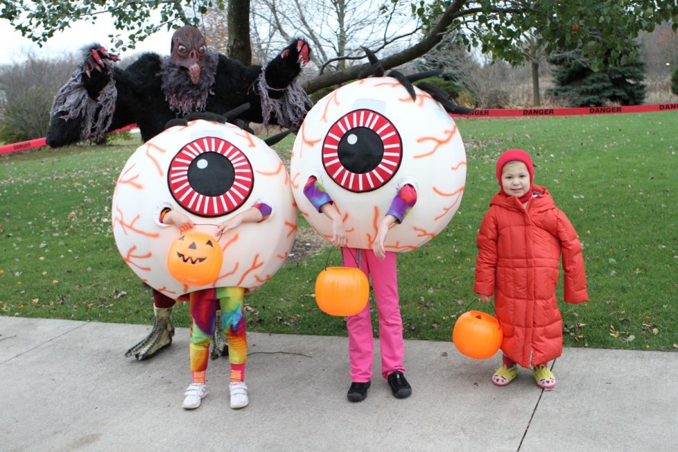 110209 eyeball costume